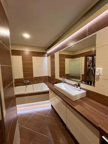 Prodej bytu 2+1, Karlovy Vary, Maďarská, 61 m2