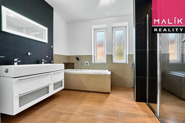 Prodej bytu 3+1, Ostrov, Hlavní třída, 76 m2