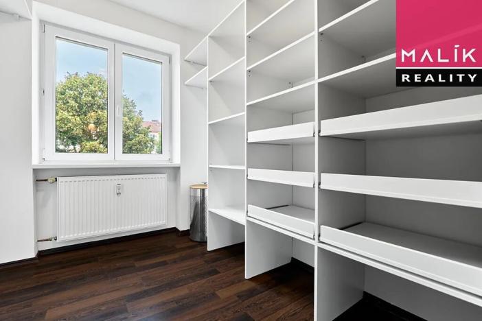 Prodej bytu 3+1, Ostrov, Hlavní třída, 76 m2