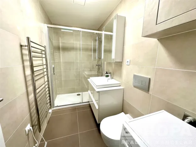 Pronájem bytu 1+kk, Praha - Dolní Chabry, Ústecká, 67 m2