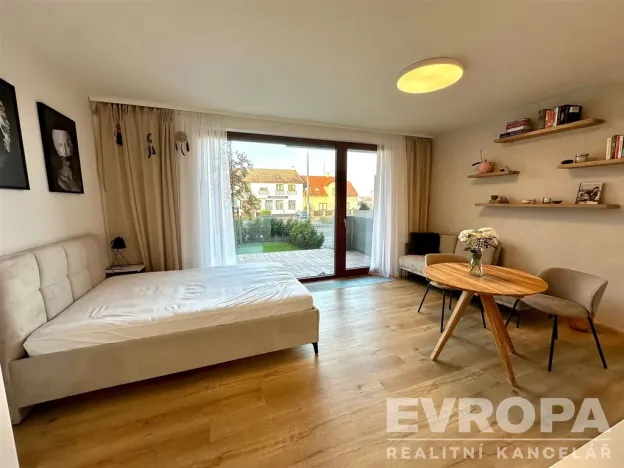 Pronájem bytu 1+kk, Praha - Dolní Chabry, Ústecká, 67 m2