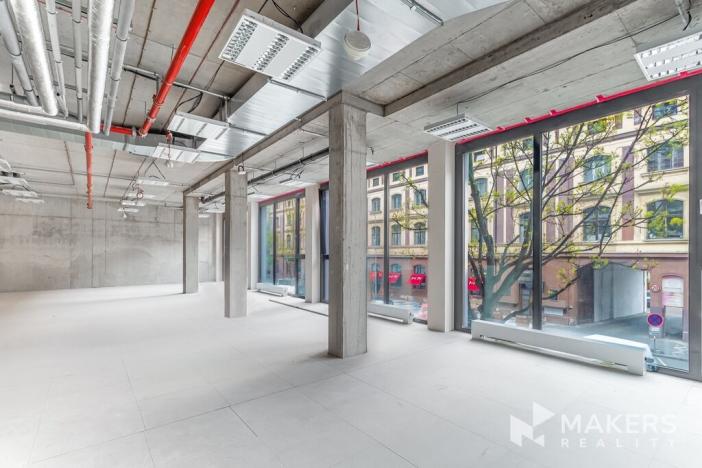 Pronájem kanceláře, Praha - Karlín, Thámova, 293 m2