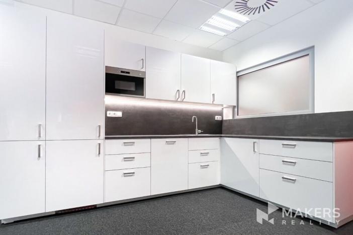 Pronájem kanceláře, Praha - Karlín, Thámova, 278 m2