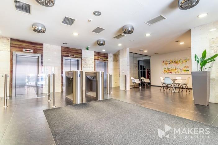 Pronájem kanceláře, Praha - Karlín, Thámova, 278 m2