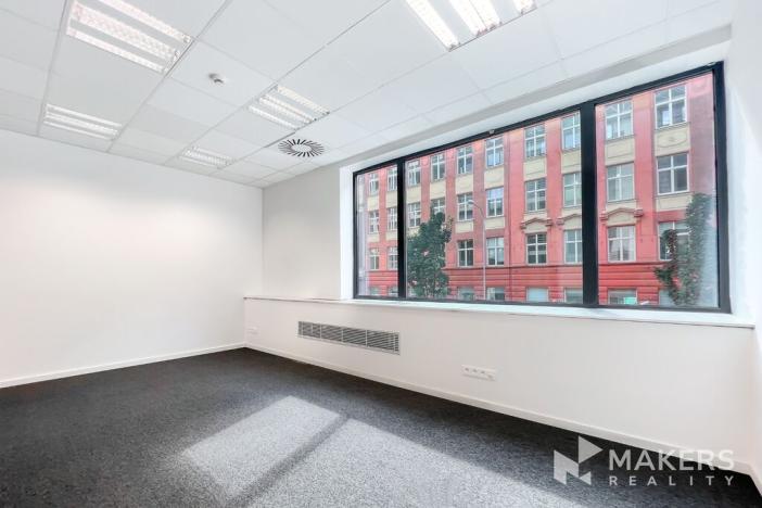 Pronájem kanceláře, Praha - Karlín, Thámova, 252 m2