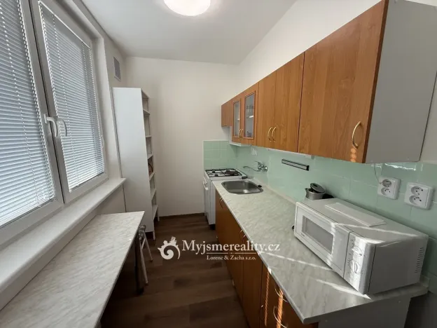 Pronájem bytu 1+1, Zlín, Dřevnická, 32 m2