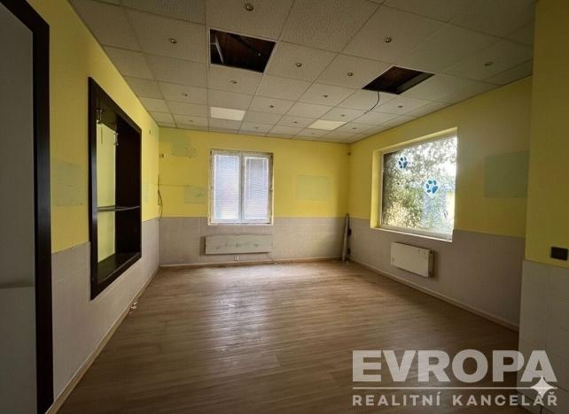 Pronájem obchodního prostoru, Praha - Libeň, náměstí Dr. Václava Holého, 300 m2