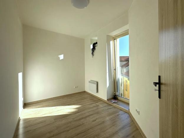 Pronájem bytu 2+kk, Znojmo, nám. Kpt. Otm. Chlupa, 42 m2