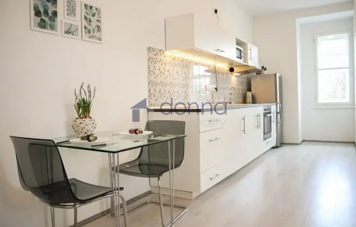Pronájem bytu 2+kk, Praha, Vinohradská, 52 m2