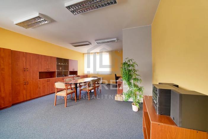 Pronájem kanceláře, Hradec Králové, Za Škodovkou, 93 m2