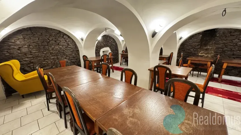 Pronájem restaurace, Prachatice, Velké náměstí, 200 m2