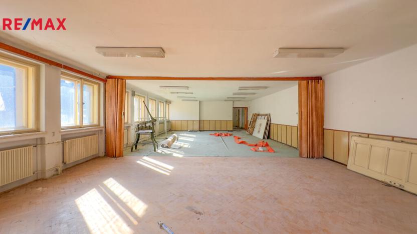 Prodej výrobních prostor, Úpice, Dr. Teuchmanna, 1817 m2