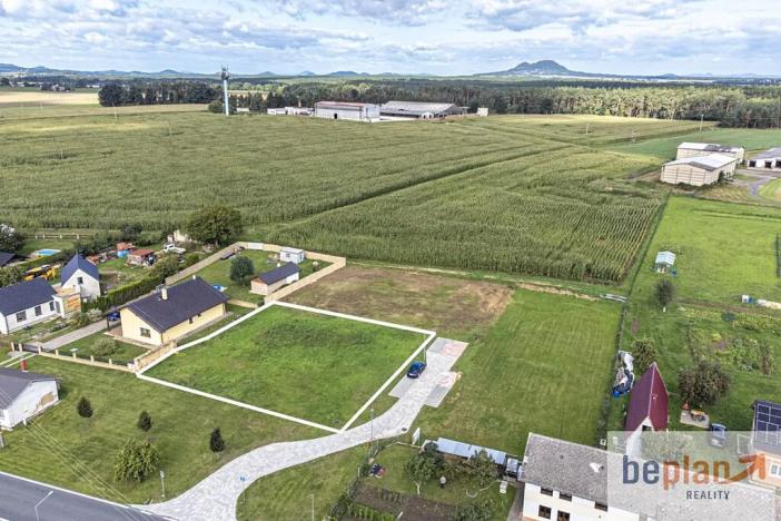 Prodej pozemku pro bydlení, Plužná, 1067 m2