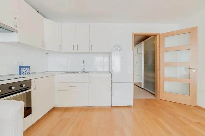 Pronájem bytu 1+kk, Praha - Holešovice, Komunardů, 44 m2