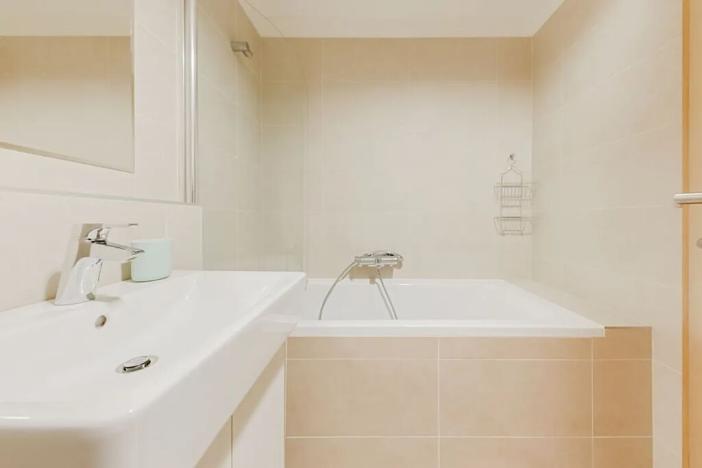 Pronájem bytu 1+kk, Praha - Holešovice, Komunardů, 44 m2