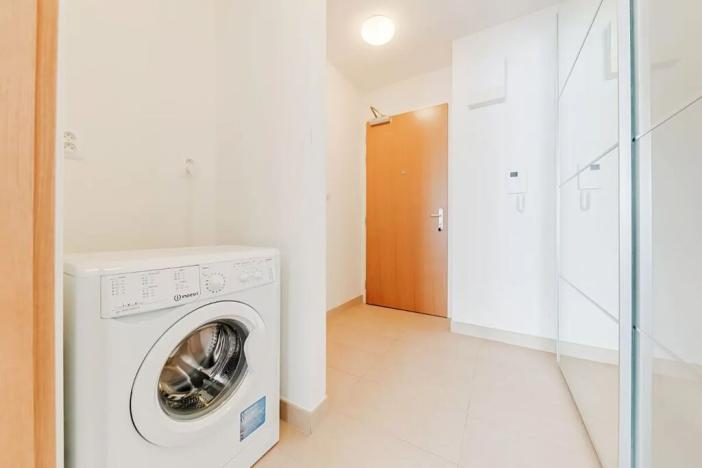 Pronájem bytu 1+kk, Praha - Holešovice, Komunardů, 44 m2