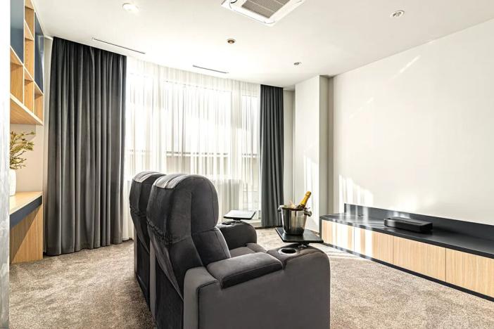 Prodej bytu 4+1, Praha - Stodůlky, Petržílkova, 228 m2