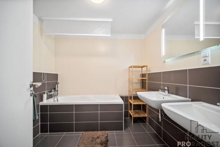 Prodej bytu 3+kk, Hradec Králové, Antonína Petrofa, 103 m2