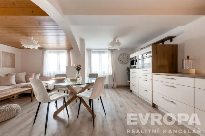 Prodej rodinného domu, Trhová Kamenice, 197 m2