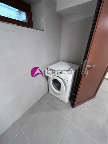 Pronájem rodinného domu, Charváty, 250 m2