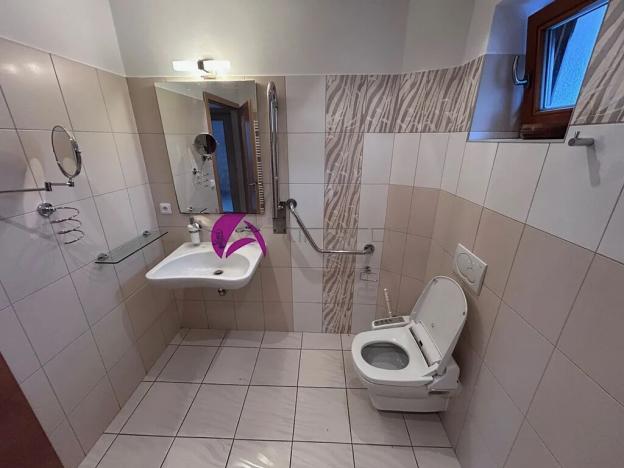 Pronájem rodinného domu, Charváty, 250 m2