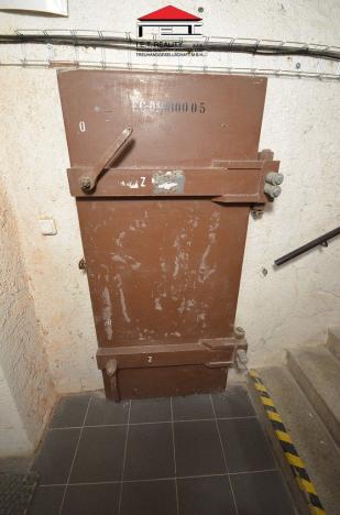 Pronájem skladu, Praha - Libeň, náměstí Dr. Václava Holého, 100 m2