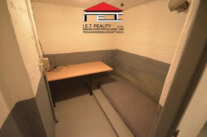 Pronájem skladu, Praha - Libeň, náměstí Dr. Václava Holého, 100 m2