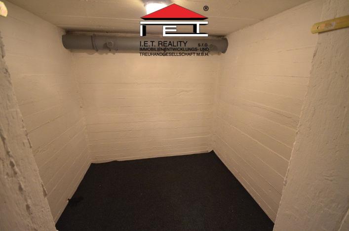 Pronájem skladu, Praha - Libeň, náměstí Dr. Václava Holého, 100 m2