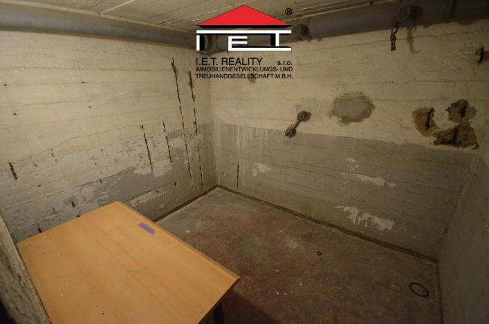 Pronájem skladu, Praha - Libeň, náměstí Dr. Václava Holého, 100 m2