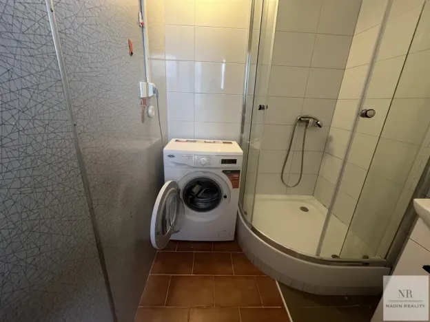 Pronájem bytu 2+1, Karlovy Vary, Závodu míru, 63 m2