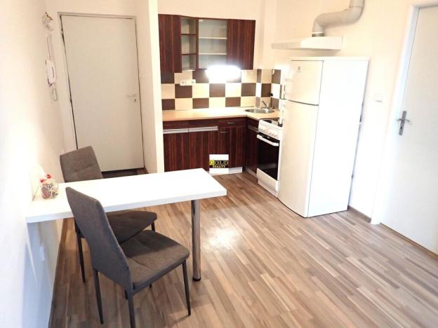 Pronájem bytu 1+1, Železnice, Tyršova, 33 m2