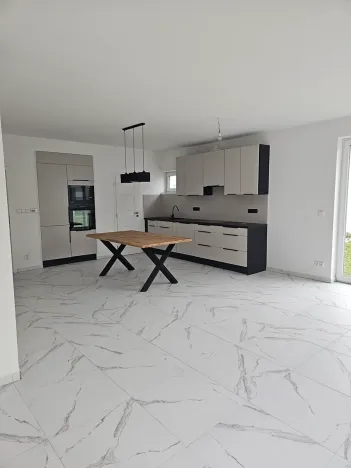 Pronájem rodinného domu, Milovice, Platanová, 137 m2