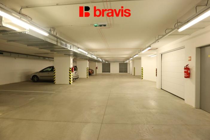 Pronájem garáže, Brno - Žebětín, Chvalovka, 14 m2