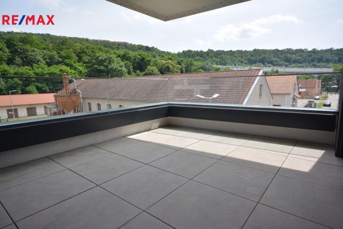 Pronájem bytu 2+kk, Praha - Karlín, U Sluncové, 56 m2