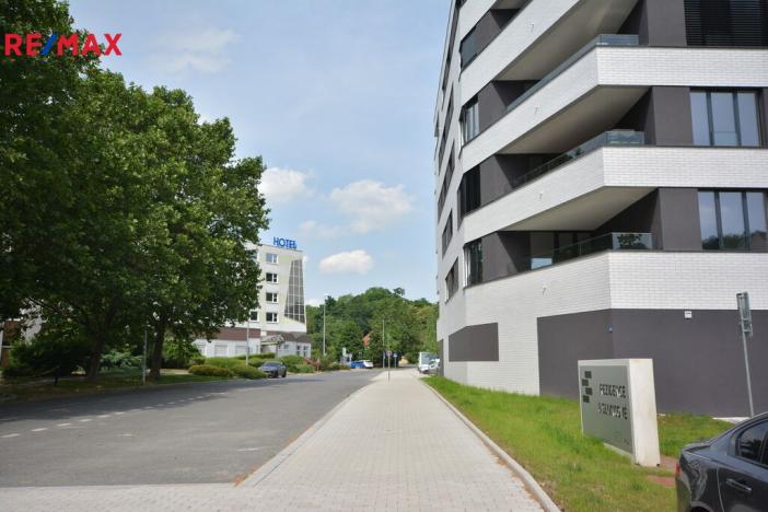 Pronájem bytu 2+kk, Praha - Karlín, U Sluncové, 56 m2