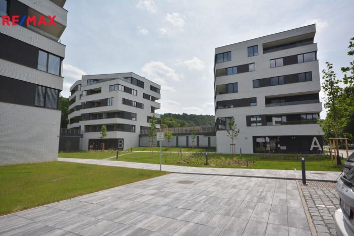 Pronájem bytu 2+kk, Praha - Karlín, U Sluncové, 56 m2