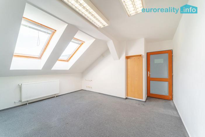 Pronájem kanceláře, Tachov, náměstí Republiky, 27 m2