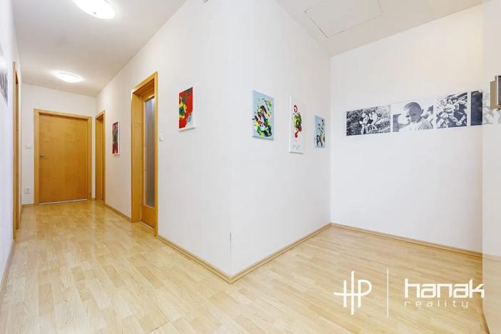 Prodej výrobních prostor, Dolany, 900 m2