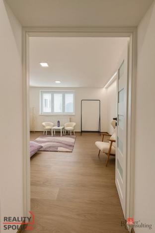 Pronájem bytu 1+1, Opava - Předměstí, Hobzíkova, 40 m2