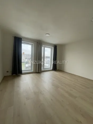 Pronájem bytu 1+kk, České Budějovice, Dobrovodská, 32 m2