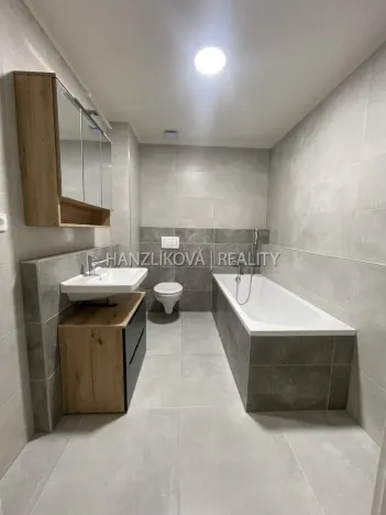 Pronájem bytu 1+kk, České Budějovice, Dobrovodská, 32 m2