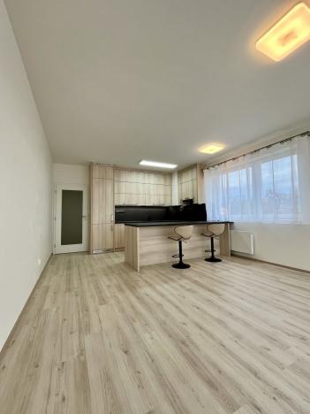 Pronájem bytu 2+kk, Opava - Předměstí, Císařského pluku, 56 m2