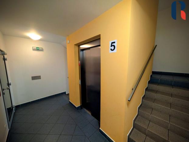 Pronájem bytu 1+kk, Praha - Holešovice, Osadní, 77 m2