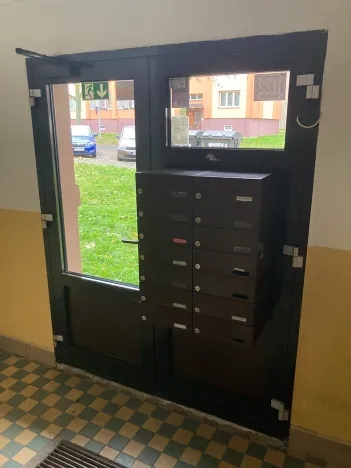 Prodej bytu 2+1, Ostrov, Kollárova, 50 m2