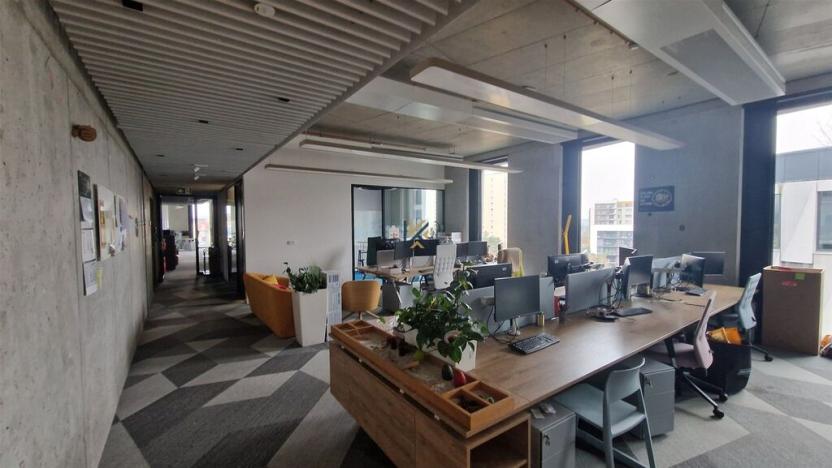 Pronájem kanceláře, Praha, Kladenská, 457 m2