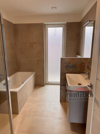 Pronájem rodinného domu, Opava, 103 m2