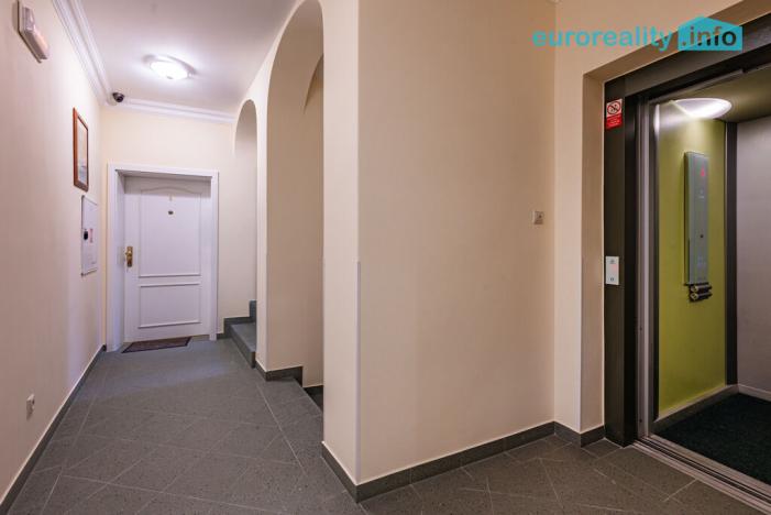 Pronájem bytu 2+1, Karlovy Vary, Libušina, 65 m2