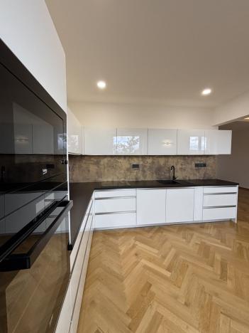 Pronájem bytu 3+kk, Pardubice - Zelené Předměstí, Palackého třída, 77 m2