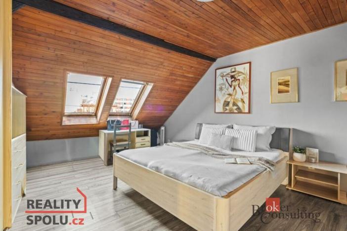 Prodej rodinného domu, Hradec Králové - Pražské Předměstí, Na Okrouhlíku, 250 m2