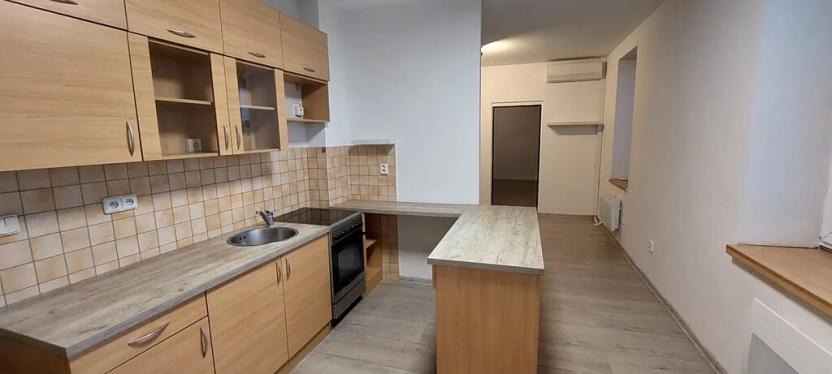 Prodej bytu 2+1, Staré Město, Nádražní, 60 m2